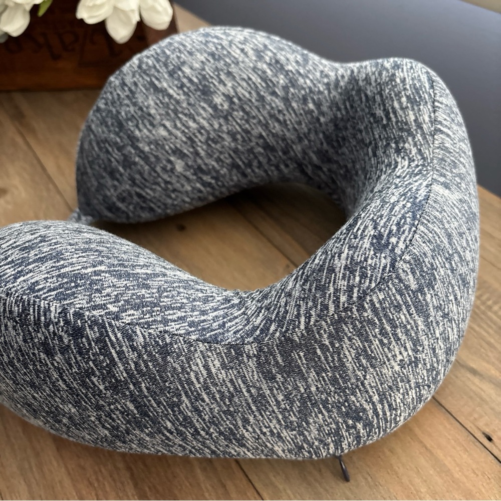 Bell & Howell memory foam travel pillow - Picture 4 of 4